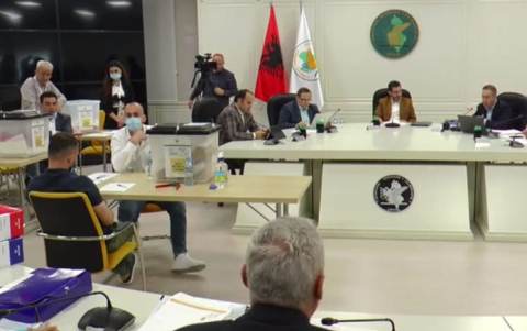 Pranoi ankimimin e LSI: KAS nis hapjen e kutive te para me materiale zgjedhore